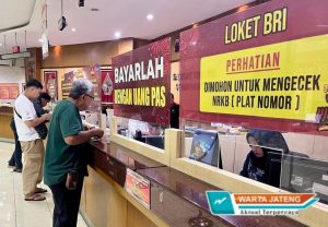 Pelayanan Publik di Jateng Tetap Maksimal, Warga Bayar Pajak di Samsat Semarang II