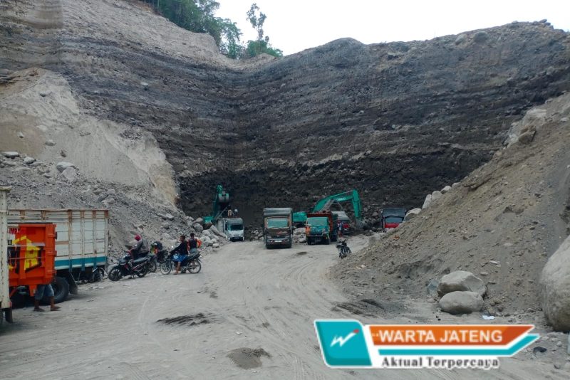 Gawat, Tanah Kas Desa Gemampir Nekat Ditambang